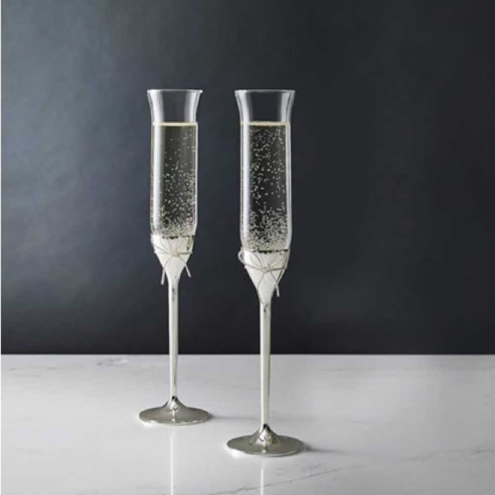 Vera Wang Wedgwood Set of 2 Love Knots Toasting Champagne Flutes Gift Boxed NWT - Picture 2 of 6